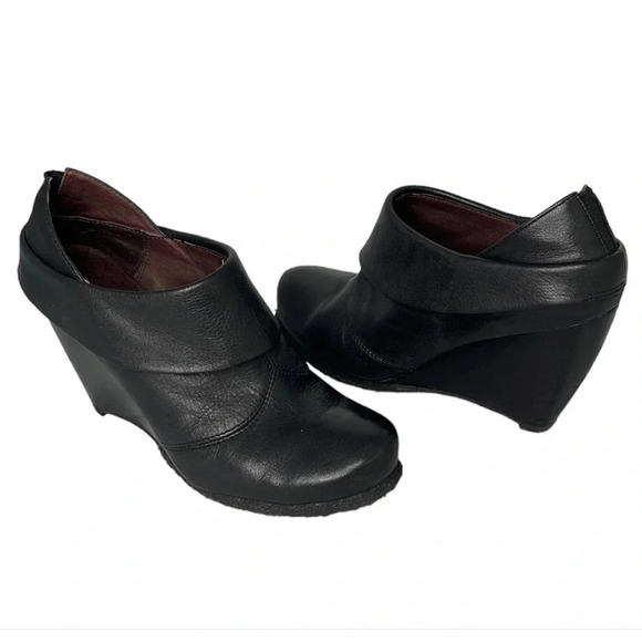 BIVIEL Wedge Booties Black Almond Toe Cuff Leather Textured Rubber Sole Size 37 - Picture 2 of 12
